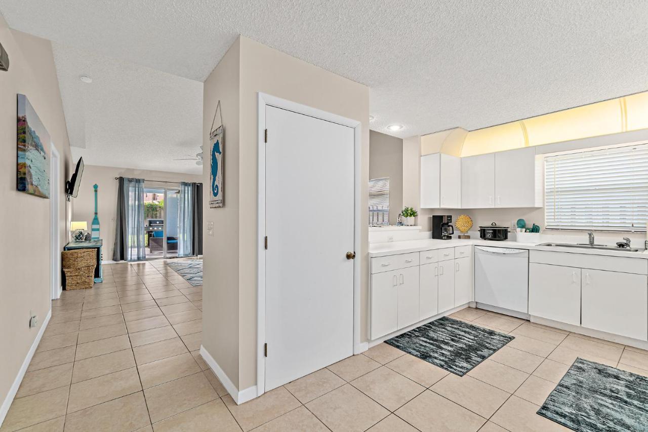 Serene Seaside Retreat - Dog Friendly - 2Br Townhouse With Shared Heated Pool Steps To Paradise Beach! Melbourne Esterno foto