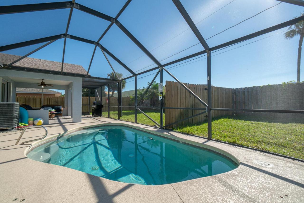 Serene Seaside Retreat - Dog Friendly - 2Br Townhouse With Shared Heated Pool Steps To Paradise Beach! Melbourne Esterno foto