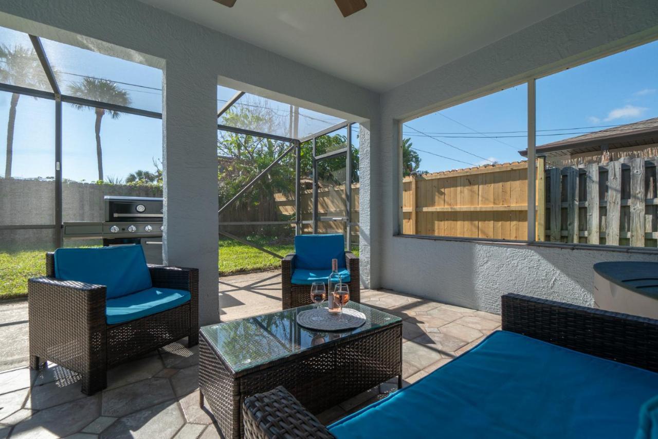 Serene Seaside Retreat - Dog Friendly - 2Br Townhouse With Shared Heated Pool Steps To Paradise Beach! Melbourne Esterno foto