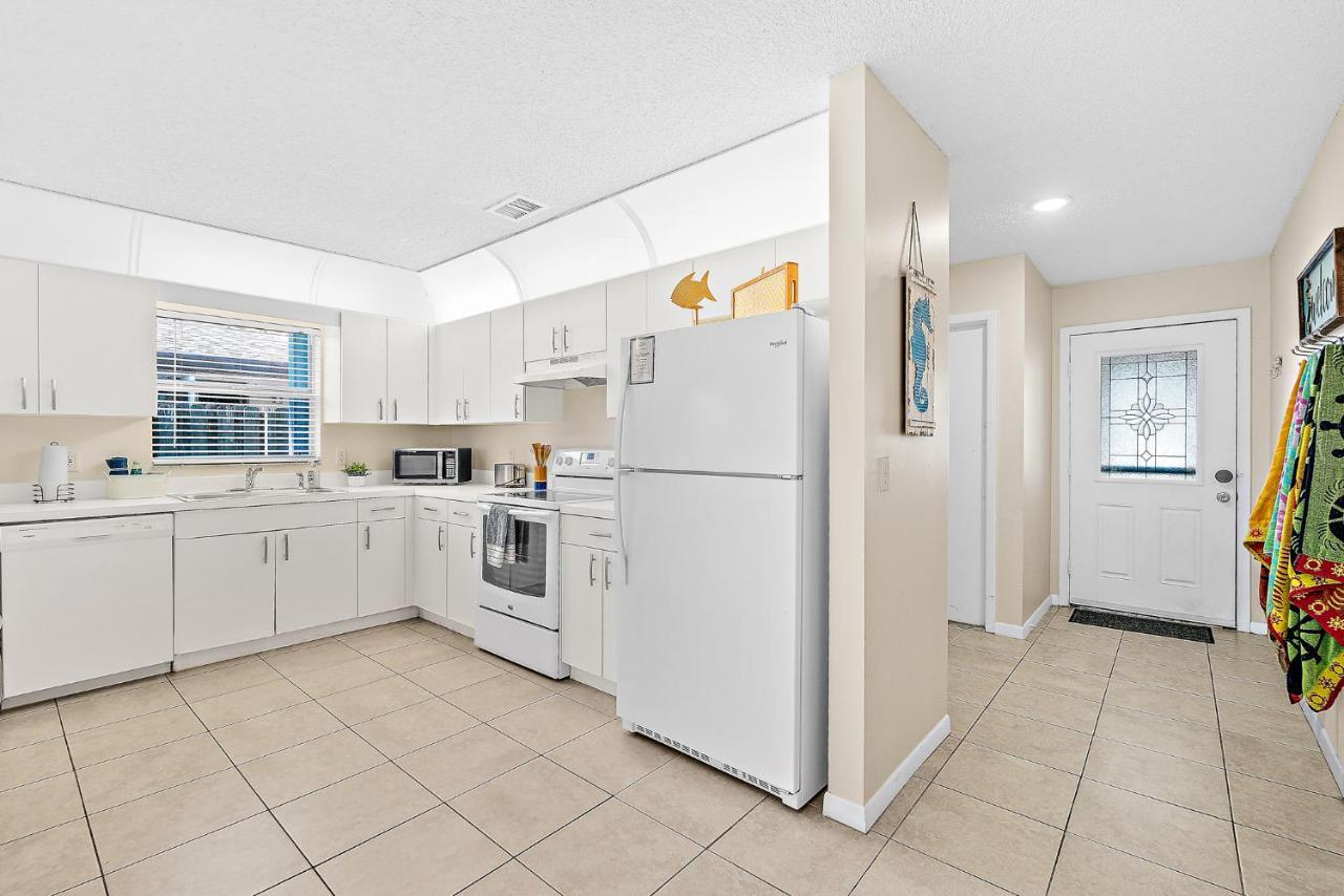 Serene Seaside Retreat - Dog Friendly - 2Br Townhouse With Shared Heated Pool Steps To Paradise Beach! Melbourne Esterno foto
