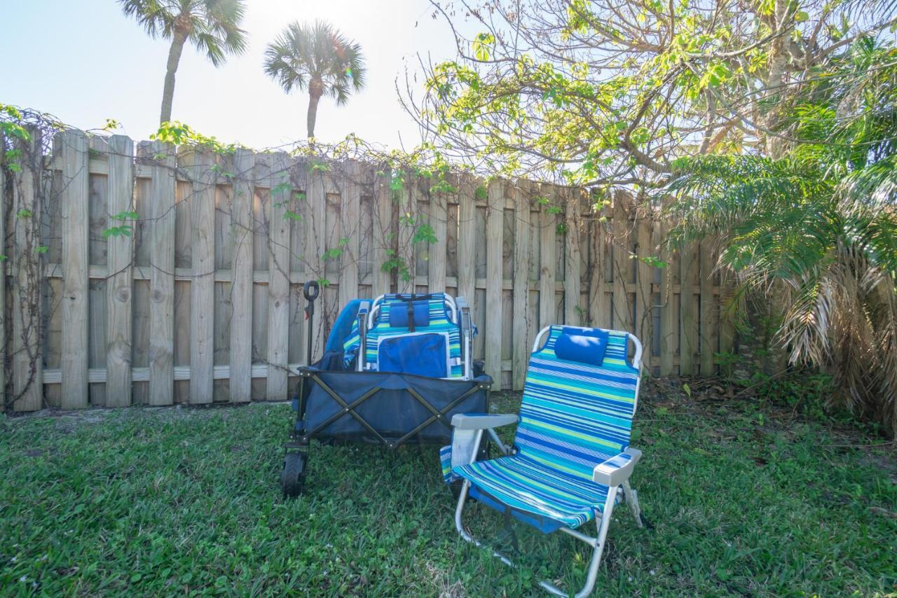 Serene Seaside Retreat - Dog Friendly - 2Br Townhouse With Shared Heated Pool Steps To Paradise Beach! Melbourne Esterno foto